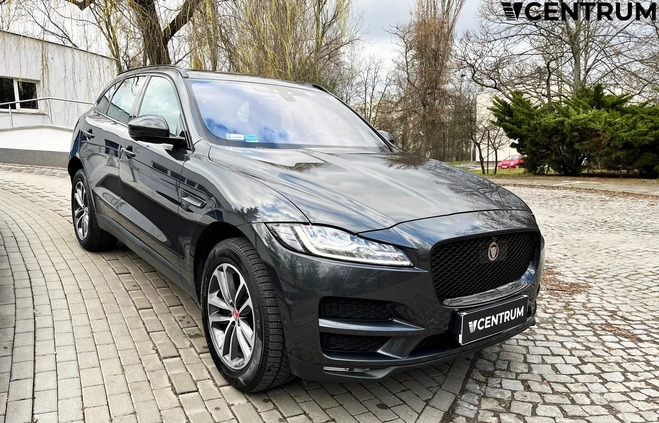 Jaguar F-Pace cena 114900 przebieg: 143738, rok produkcji 2018 z Marki małe 232